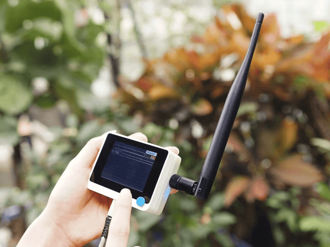 Seeed Studio Gateway Wio Terminal LoRaWAN Helium Mapper: Plug&Play LongFi Network Monitor for Helium Network